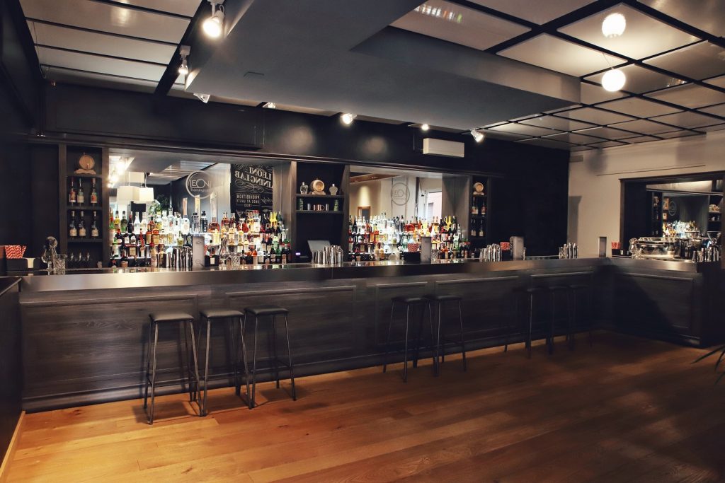 Il Banco Bar con Postazione Caffè dove troverai tutto il necessario per il servizio di caffetteria.