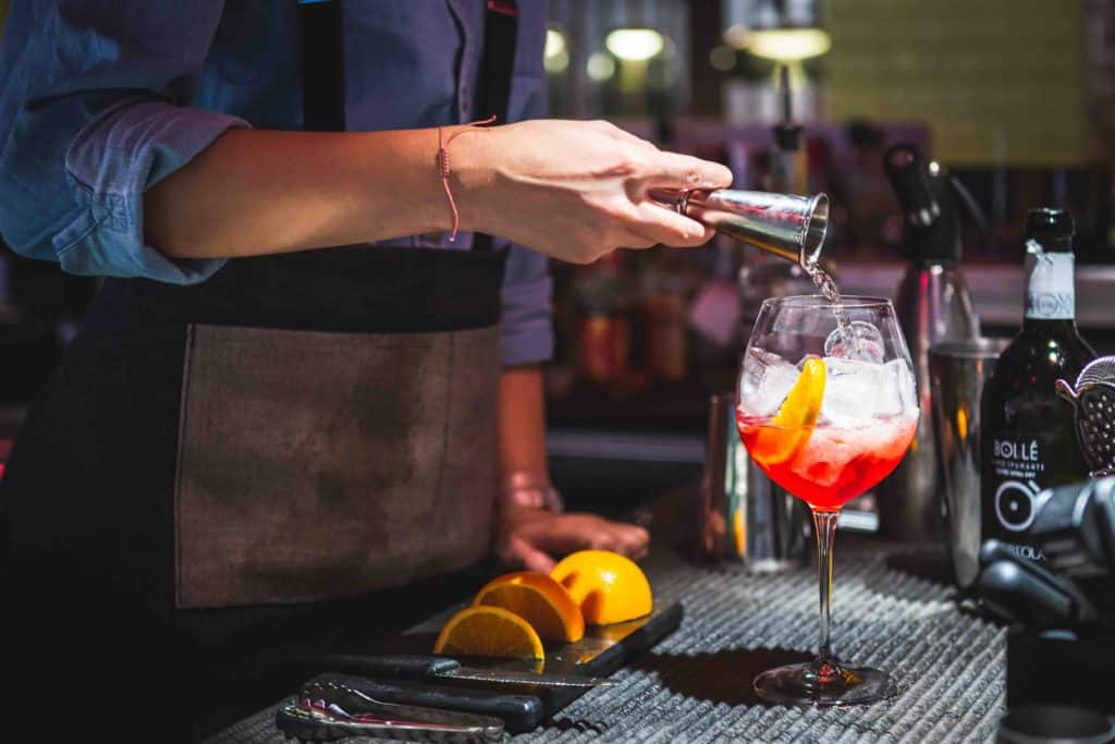 Alunno che compone un cocktail - Step 5